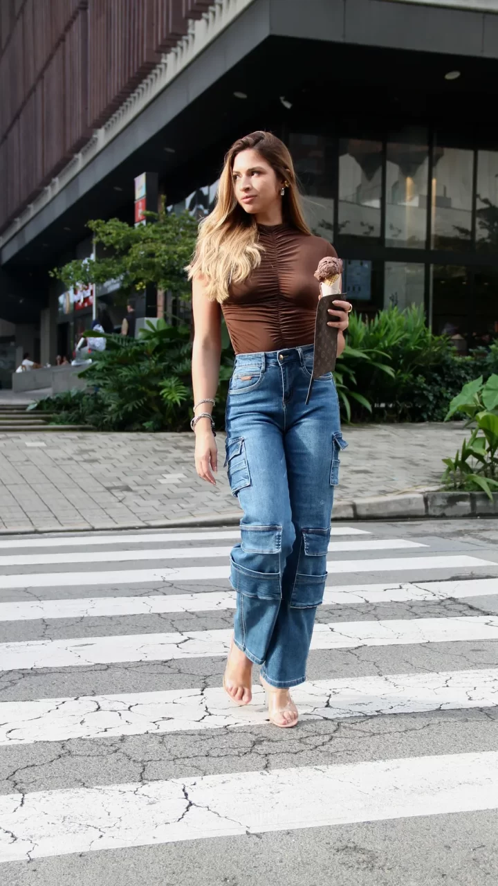 JEANS CARGO TRES BOLSILLOS