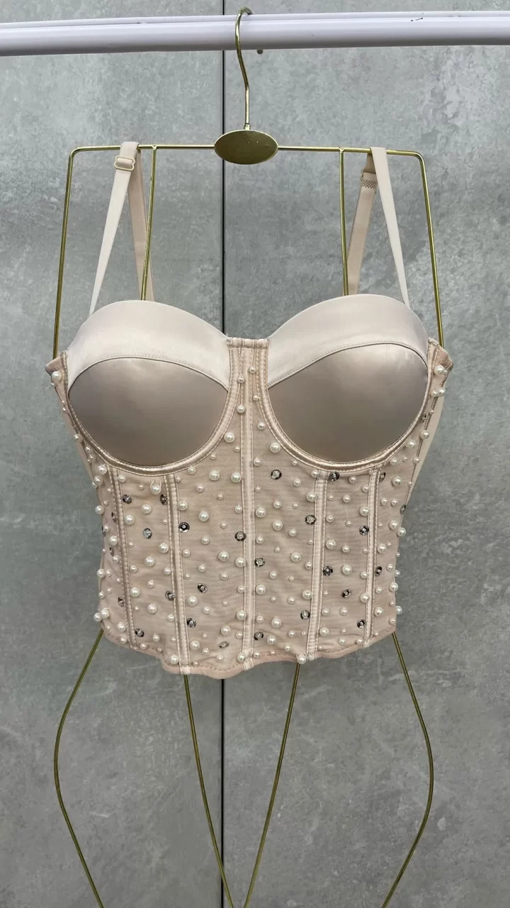CROP TOP CON PERLAS Y LENTEJUELAS