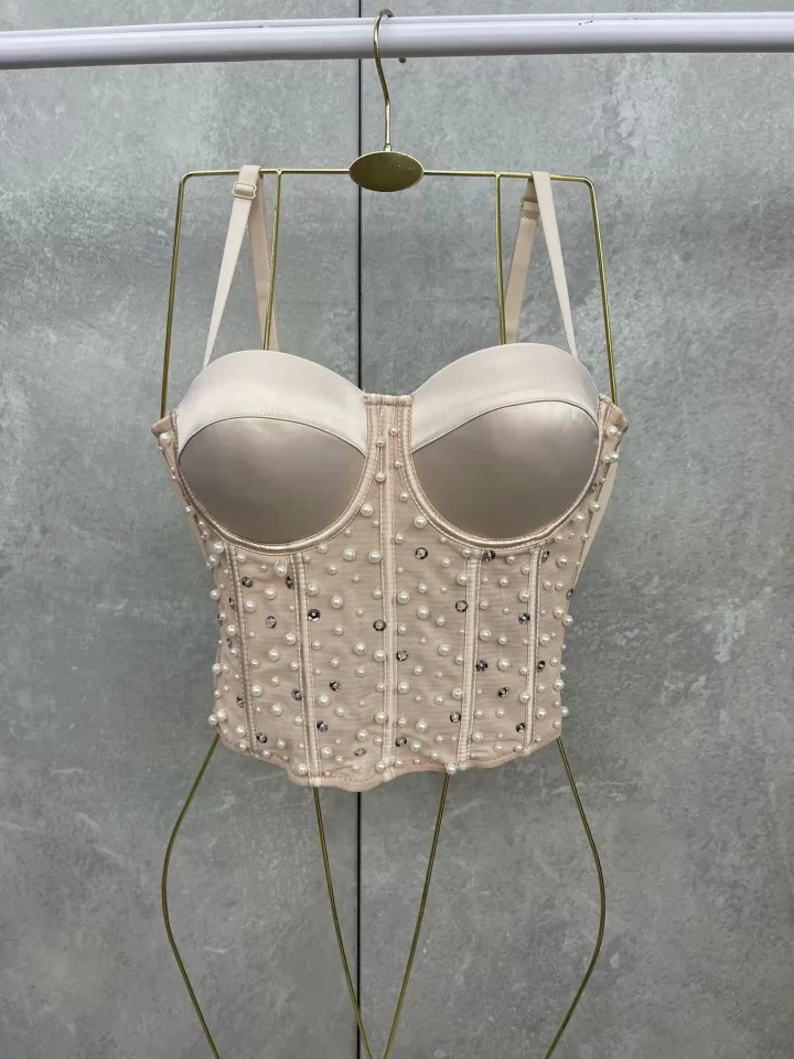 CROP TOP CON PERLAS Y LENTEJUELAS - Imagen 2
