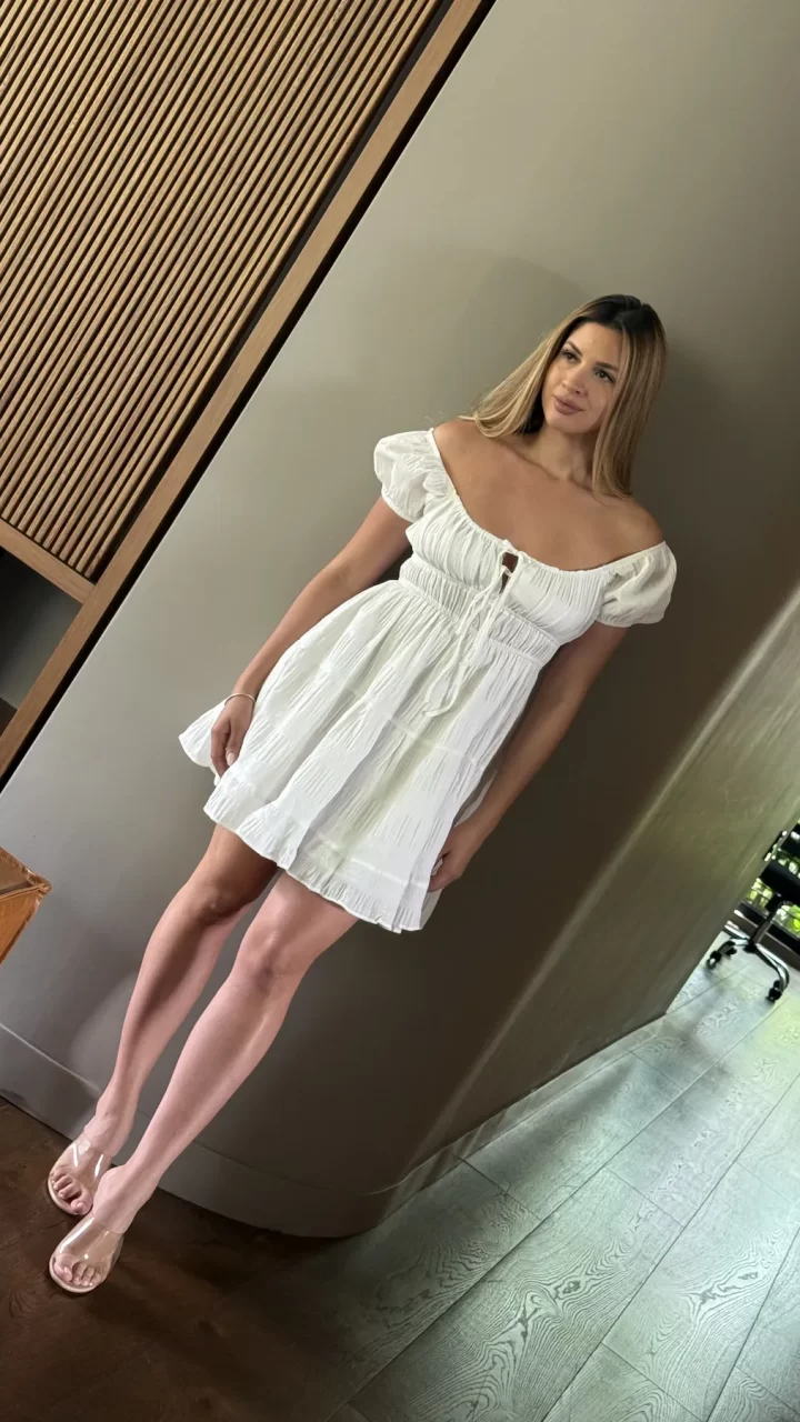 VESTIDO TIPO CORPIÑO CON LAZO BLANCO