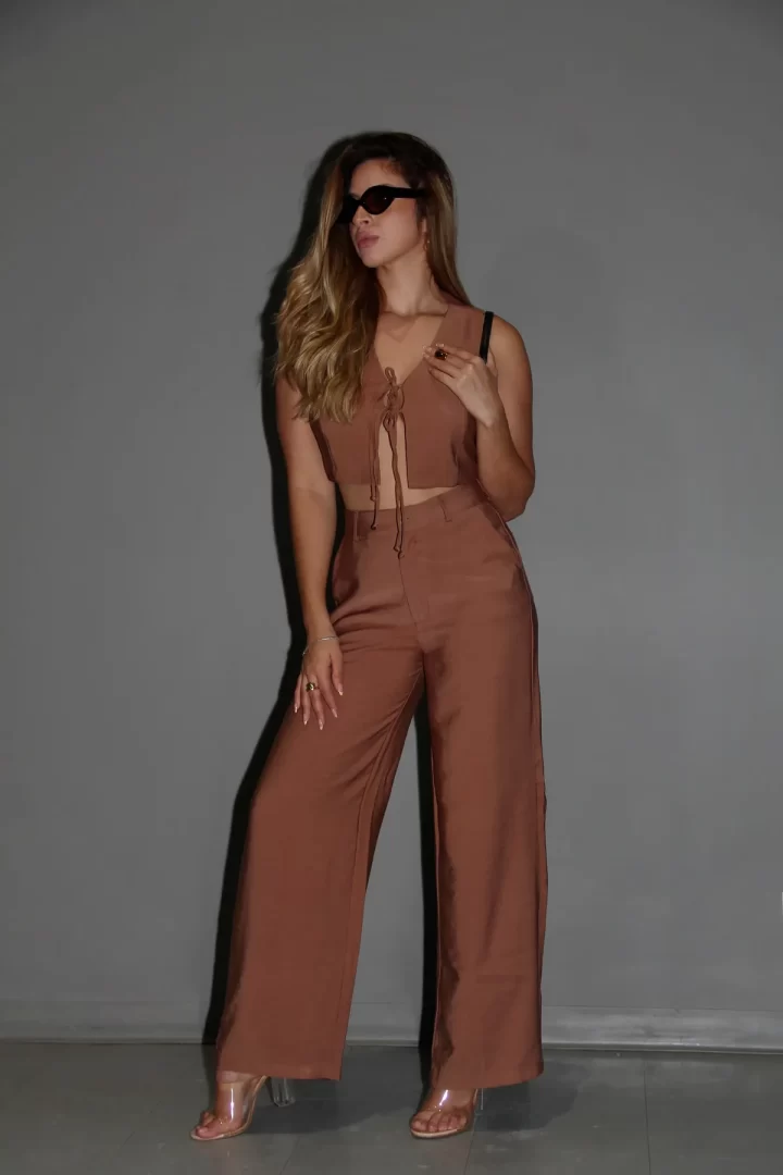 SET DE BLUSA CON AMARRE Y PANTALON - Imagen 2