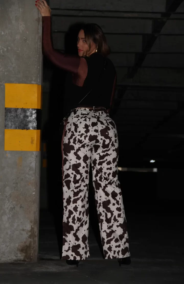 PANTALÓN ESTAMPADO VACA - Imagen 3