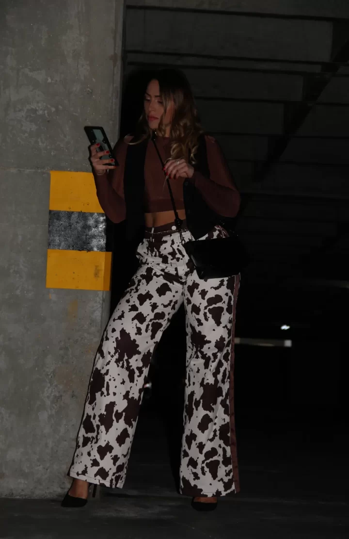 PANTALÓN ESTAMPADO VACA - Imagen 2