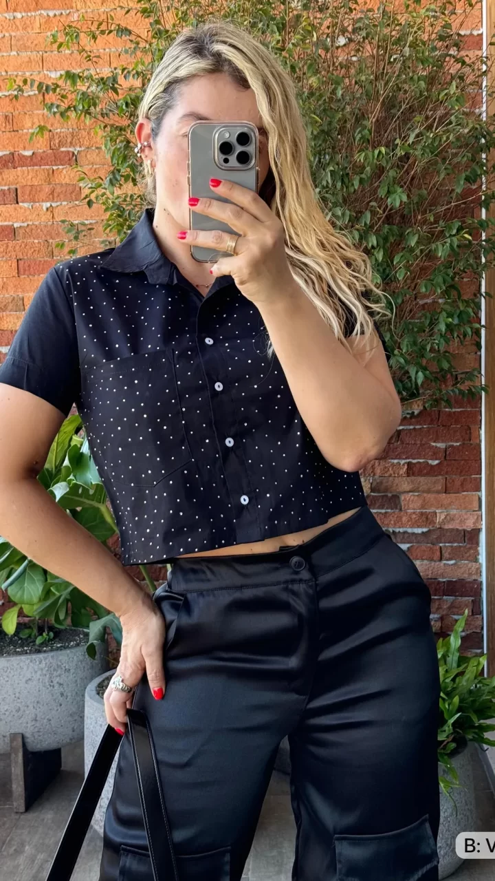 CAMISA CORTA CON BRILLO