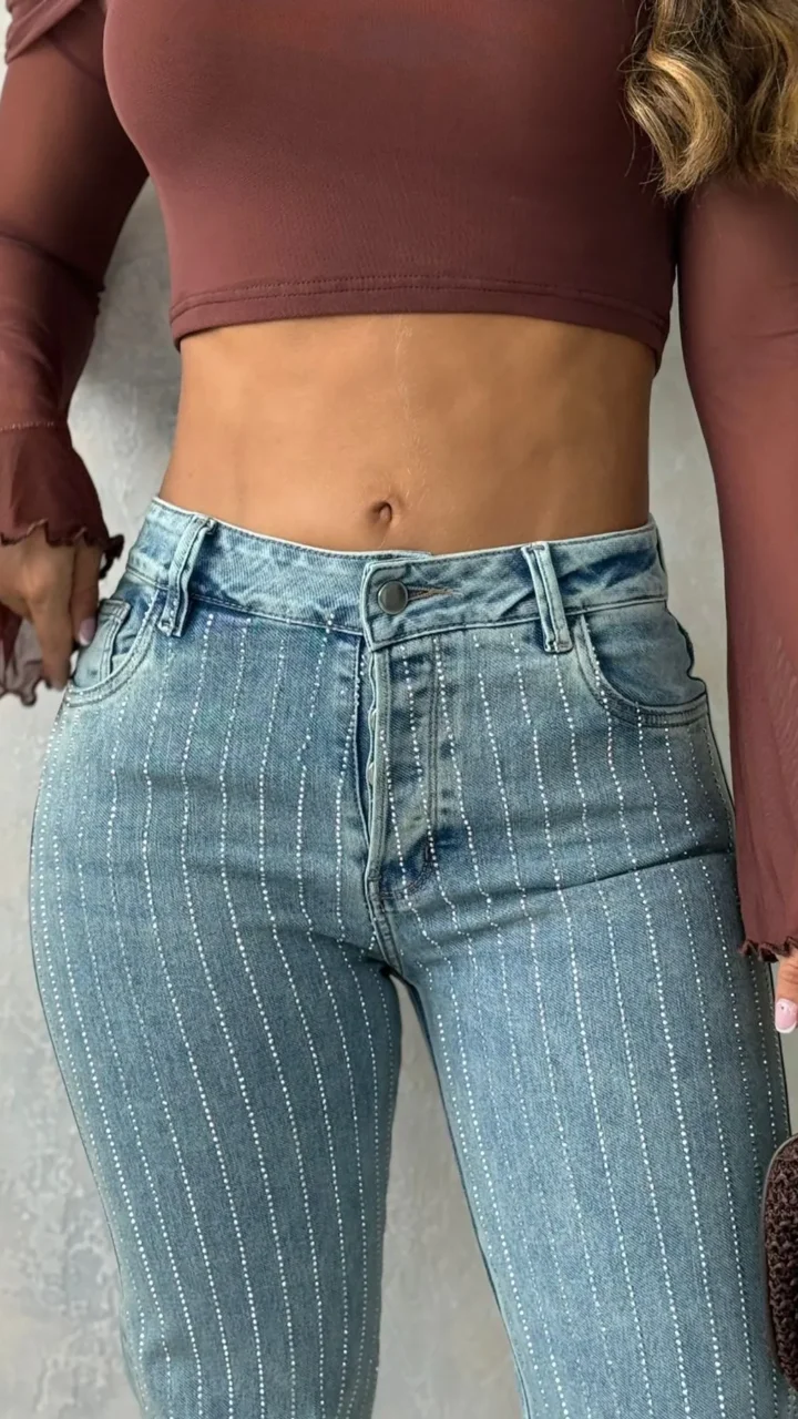 JEAN CON LINEAS BRILLO