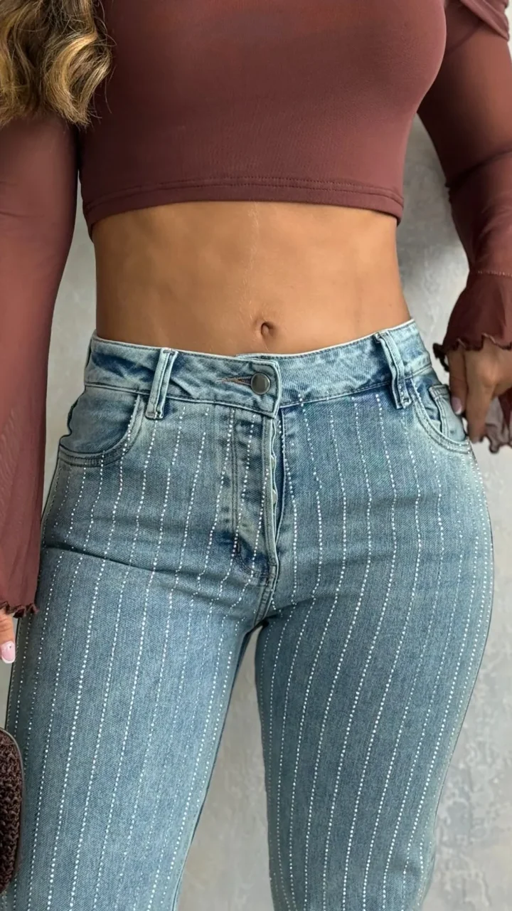 JEAN CON LINEAS BRILLO
