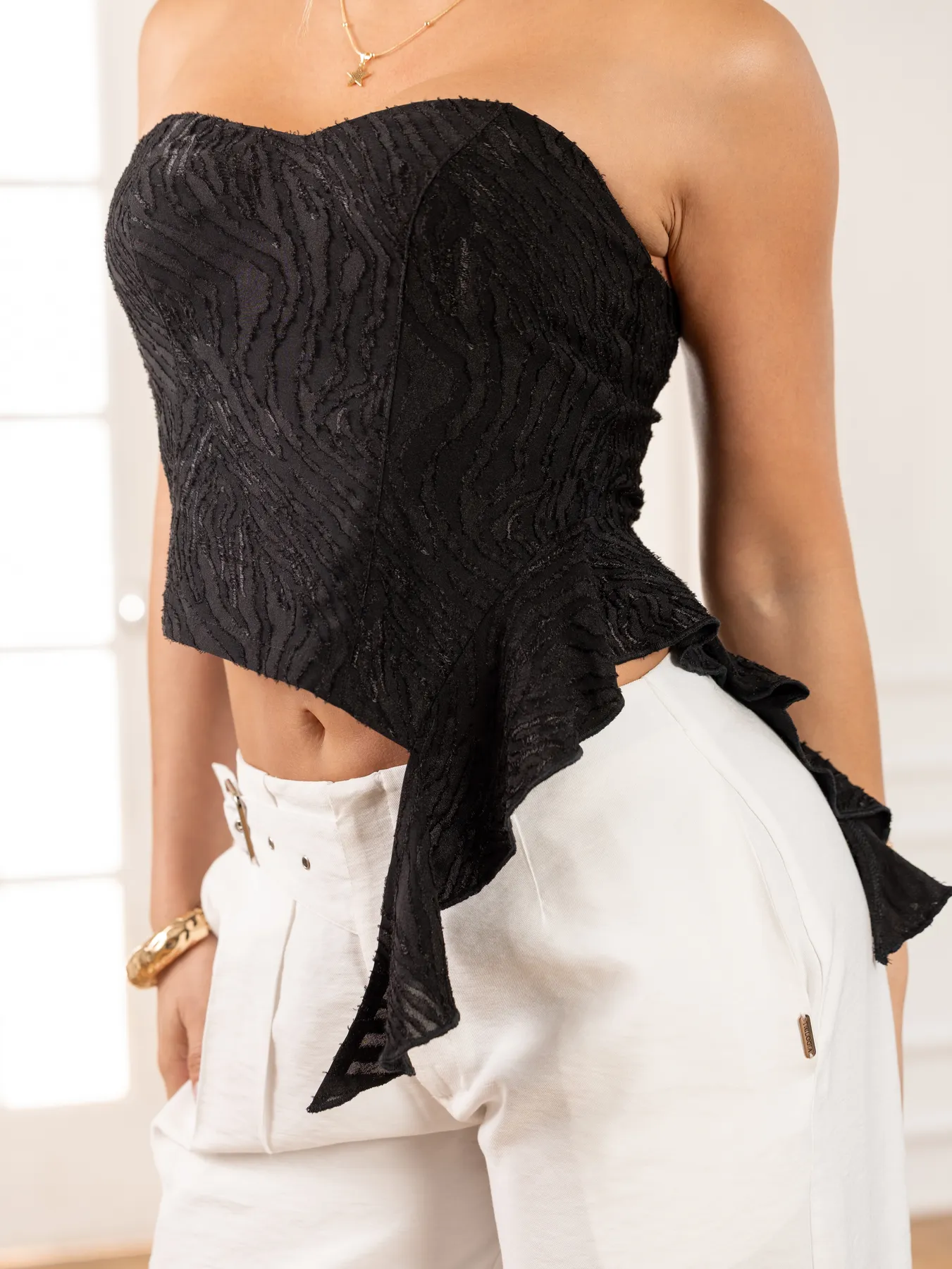 BLUSA STRAPLES CON RELIEVE - Imagen 3
