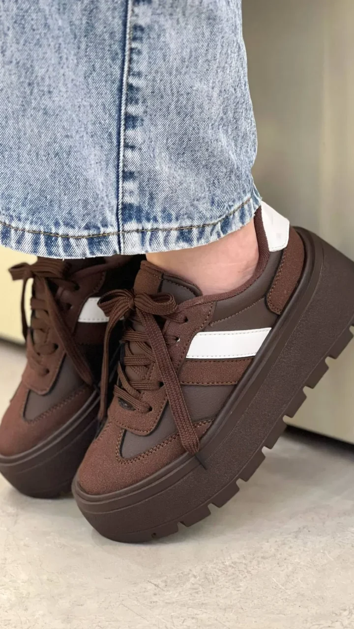 ZAPATOS TIPO TENIS CON RAYAS LATERALES