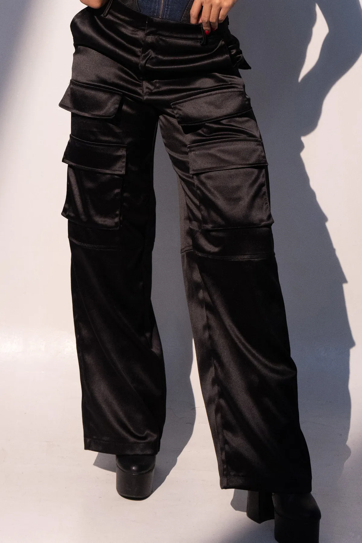 PANTALON SATIN TIPO CARGO - Imagen 2